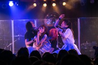 LADYBABY「ExEx –The CHAOS NIGHT‐」の様子。（撮影：小林公士）