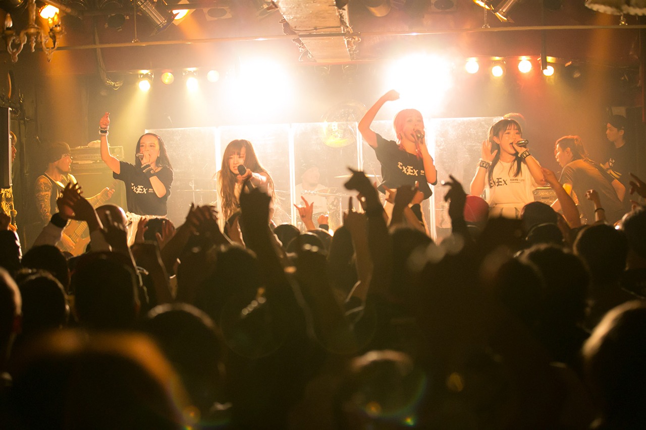 LADYBABY「ExEx –The CHAOS NIGHT‐」の様子。（撮影：小林公士）