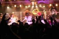 LADYBABY「ExEx –The CHAOS NIGHT‐」の様子。（撮影：小林公士）