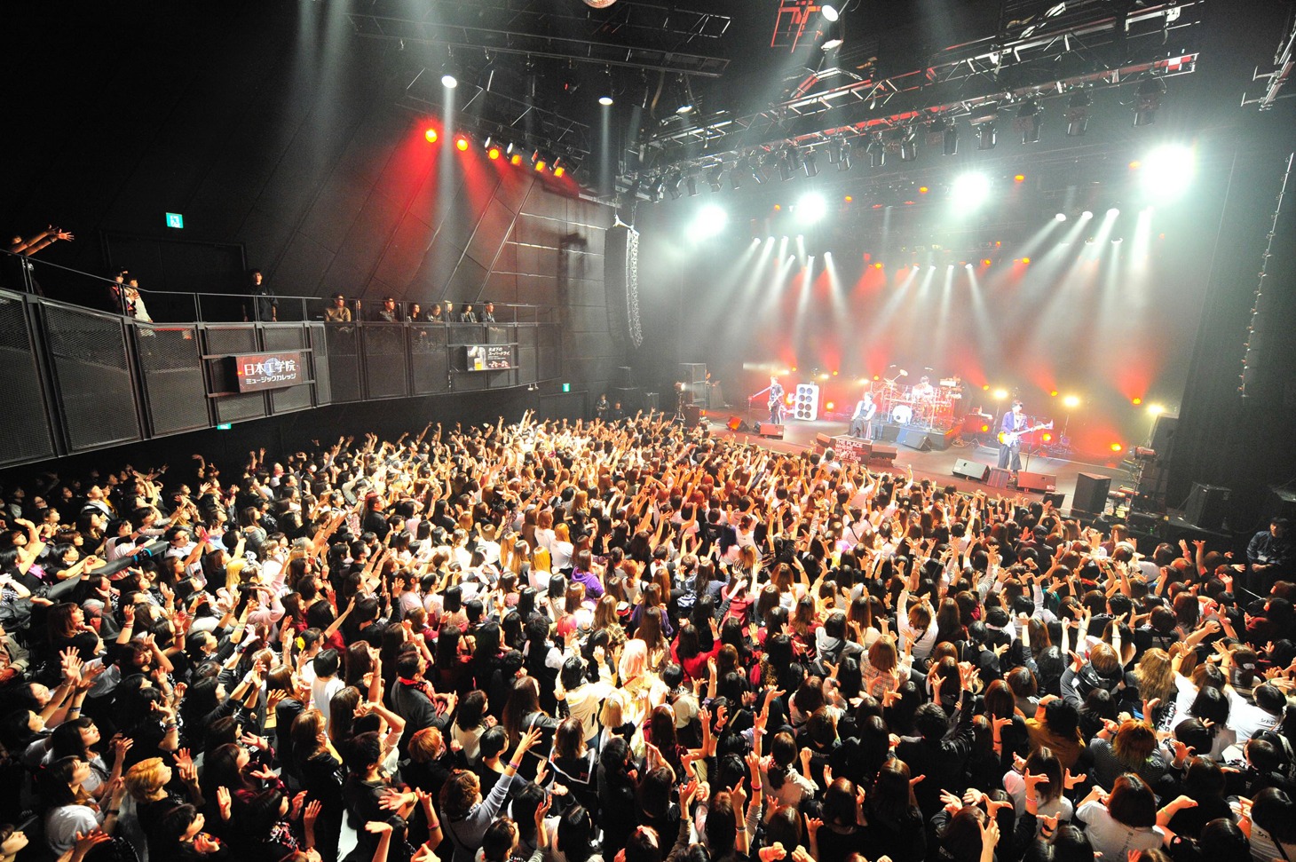 「SID 15th Anniversary LIVE HOUSE TOUR『いちばん好きな場所 2018』」東京・マイナビBLITZ赤坂公演の様子。（撮影：今元秀明）