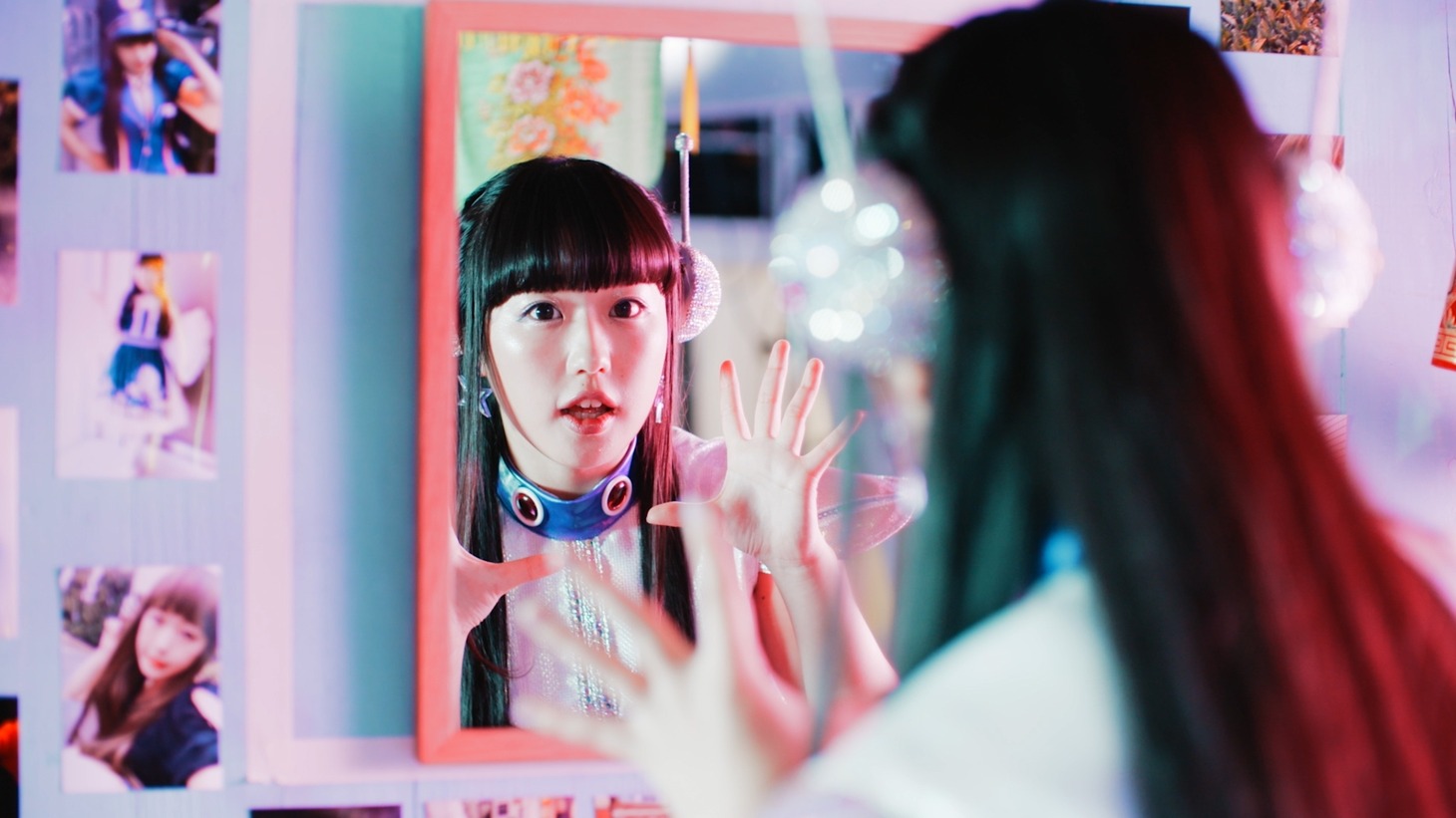 KOTO「タイガーファイヤーサイバーファイター」ミュージックビデオのワンシーン。