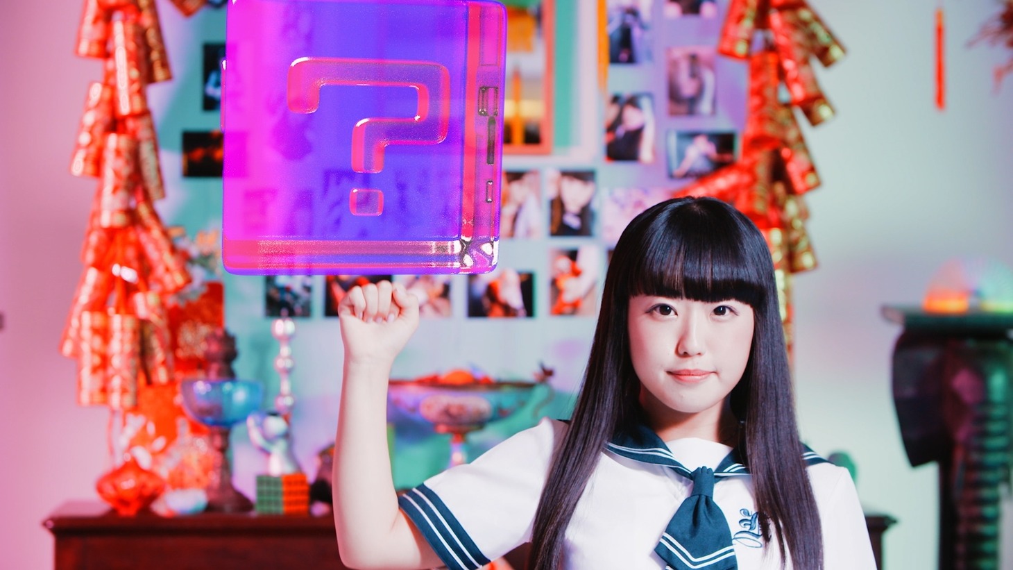KOTO「タイガーファイヤーサイバーファイター」ミュージックビデオのワンシーン。