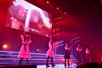 「イロドリミドリ LIVE'18 ～第2話『Over the 7 Lights』～」の様子。