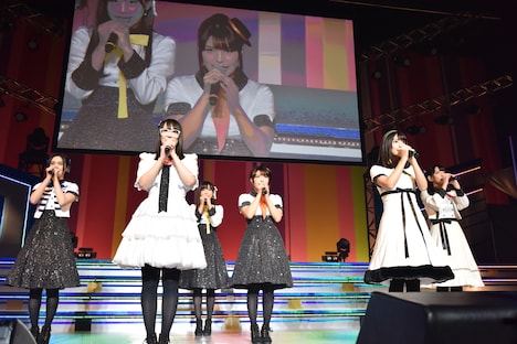 「イロドリミドリ LIVE'18 ～第2話『Over the 7 Lights』～」の様子。