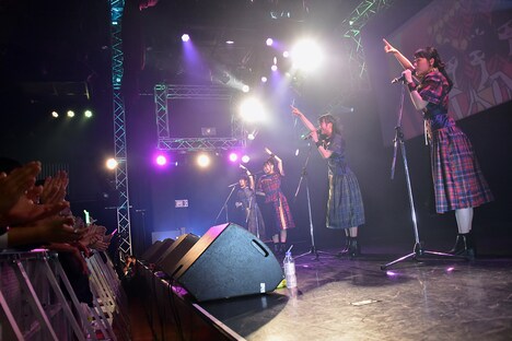 「Christmas Delights」を歌うRYUTist。