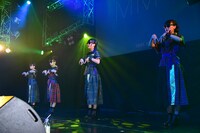 「Minimum Reaction Girl - MMR」を披露するRYUTist。