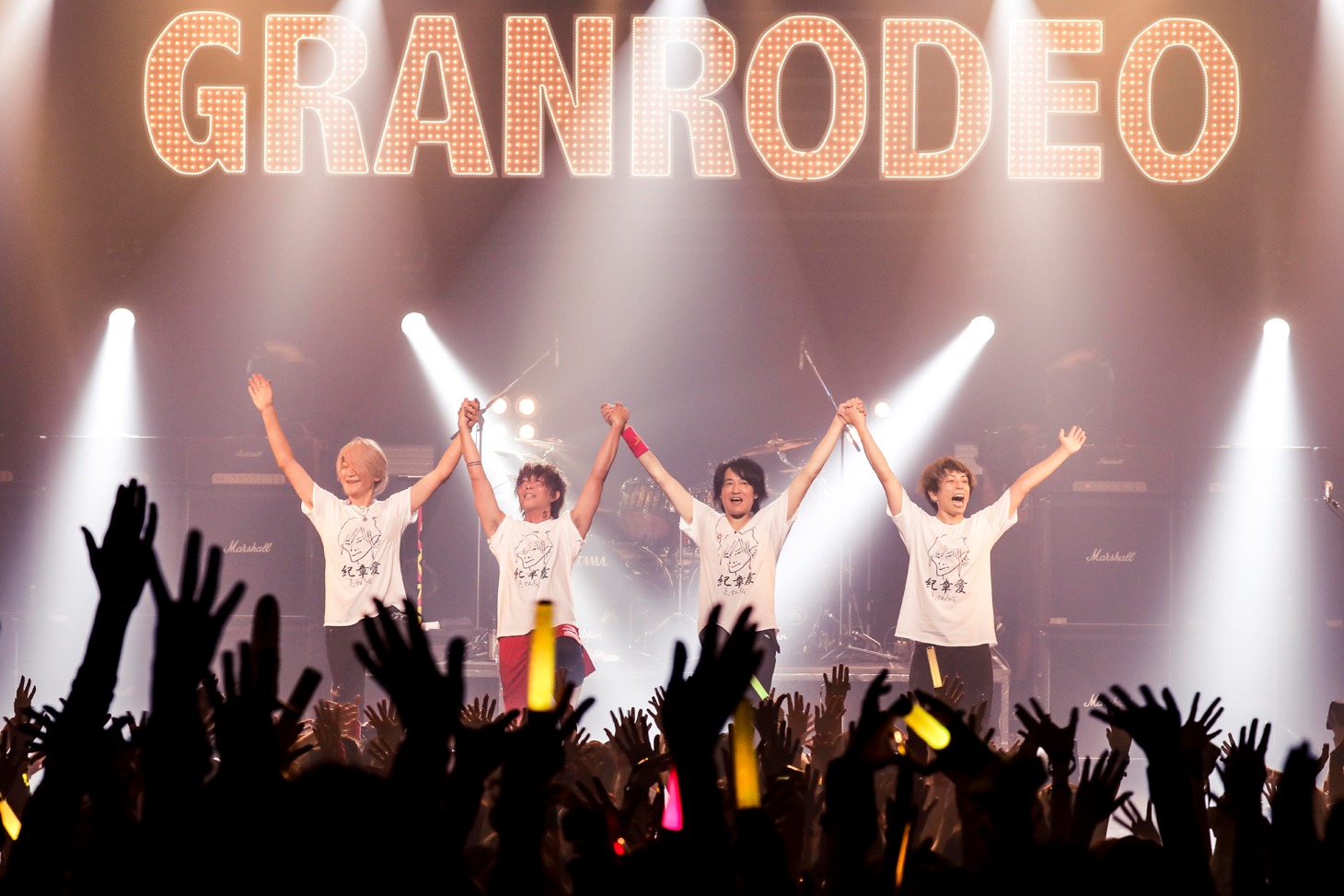 「GRANRODEO LIVE 2018 KISHOW 宇部凱旋 ロデオぶるとっぴん ～暑ぅてわやになりそうじゃけえ皆でぶち盛り上がろうや～」の様子。
