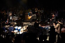 ASIAN KUNG-FU GENERATION「SPACE SHOWER TV "LIVE with YOU"」収録中の様子。（Photo by Terukazu Sugino）