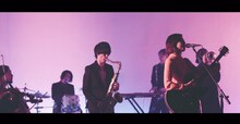大比良瑞希「いかれたBABY」ミュージックビデオのワンシーン。