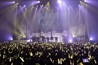 人気画像6位は「センラ、5年ぶりワンマンで豊洲PITを黄色一色に染め上げる」より、センラ「SENRA LIVE TOUR S STILO!!! :RE」の様子。（撮影：小松陽祐［ODD JOB］）