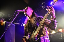 糸数航平（B / SABANNAMAN）（撮影：清水ケンシロウ）