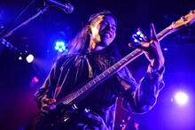 糸数航平（B / SABANNAMAN）（撮影：清水ケンシロウ）