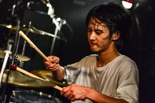 與那城直記（Dr / SABANNAMAN）（撮影：清水ケンシロウ）