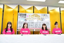 記者会見を行うももいろクローバーZ。