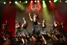 はちみつロケット「H.R.Black&White～闇のダークフェスティバル～」の様子。