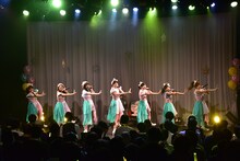 はちみつロケット「H.R.Black&White～光のスウィートカーニバル～」の様子。