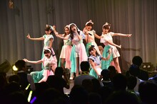 はちみつロケット「H.R.Black&White～光のスウィートカーニバル～」の様子。