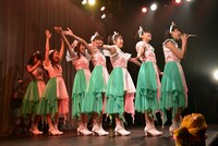 はちみつロケット「H.R.Black&White～光のスウィートカーニバル～」の様子。