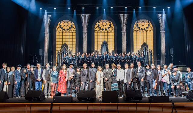 「新日本製薬 presents SONGS & FRIENDS 小坂忠『ほうろう』」の様子。（撮影：中嶌英雄）