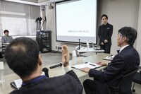 EXILE TETSUYAが参加した「中学校のダンス授業の現状および、これからの新しいダンス授業モデル」意見交換会の様子。