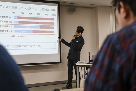 EXILE TETSUYAが参加した「中学校のダンス授業の現状および、これからの新しいダンス授業モデル」意見交換会の様子。