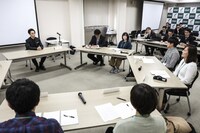 EXILE TETSUYAが参加した「中学校のダンス授業の現状および、これからの新しいダンス授業モデル」意見交換会の様子。