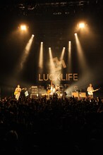 ラックライフ「10th Anniversary Tour "Winding Road"」東京・マイナビBLITZ赤坂公演の様子。（Photo by MASANORI FUJIKAWA）