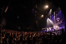ラックライフ「10th Anniversary Tour "Winding Road"」東京・マイナビBLITZ赤坂公演の様子。（Photo by MASANORI FUJIKAWA）