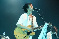 PON（Vo, G）（Photo by MASANORI FUJIKAWA）