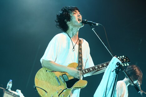 PON（Vo, G）（Photo by MASANORI FUJIKAWA）