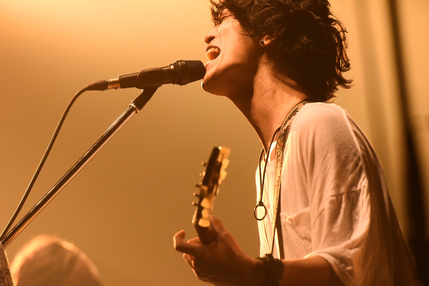 PON（Vo, G）（Photo by MASANORI FUJIKAWA）