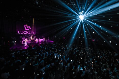 ラックライフ「10th Anniversary Tour "Winding Road"」東京・マイナビBLITZ赤坂公演の様子。（Photo by MASANORI FUJIKAWA）