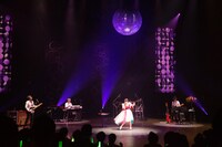 豊崎愛生「LAWSON presents 豊崎愛生 コンサート2018『AT living』」の様子。