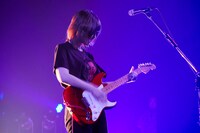 牛丸ありさ（Vo, G）（撮影：太田好治）