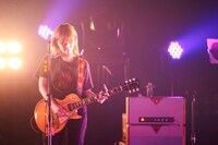 牛丸ありさ（Vo, G）（撮影：太田好治）