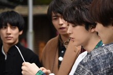 おみくじを読み上げるユーキ。