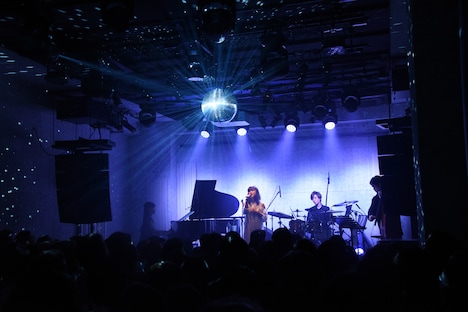 武藤彩未「武藤彩未 AcousticLive ～はじめの一歩～」の様子。