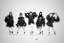 THERE THERE THERES。左からカイ、朝倉みずほ、平澤芽衣、小島ノエ、有坂玲菜。