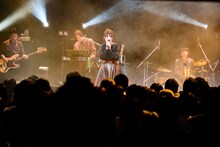 SHE IS SUMMER（撮影：曽我美芽）