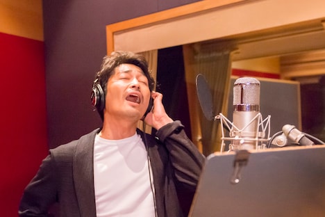 安田顕 (c)宮川サトシ/新潮社　(c)2019「母を亡くした時、僕は遺骨を食べたいと思った。」製作委員会