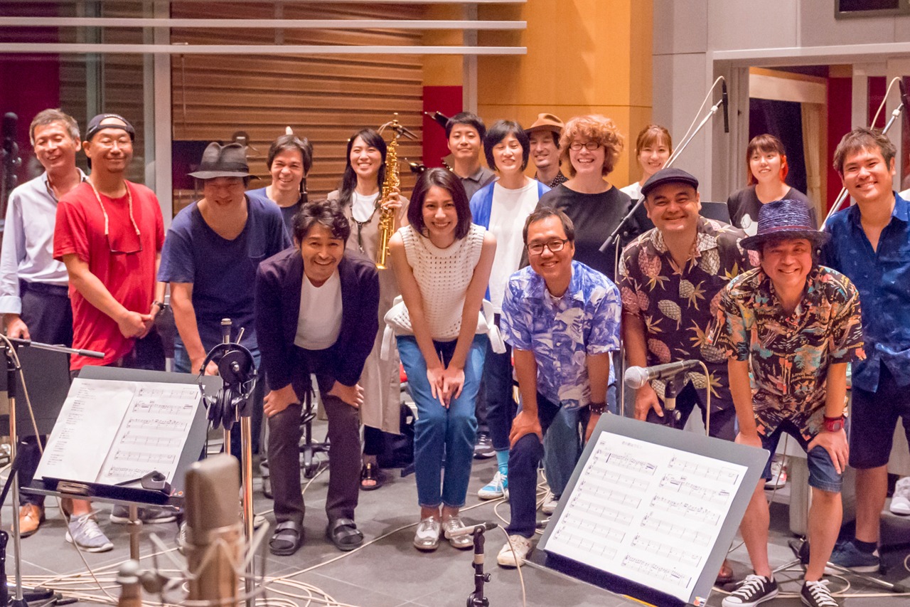 「君の歌はワルツ」レコーディング時の様子。(c)宮川サトシ/新潮社　(c)2019「母を亡くした時、僕は遺骨を食べたいと思った。」製作委員会