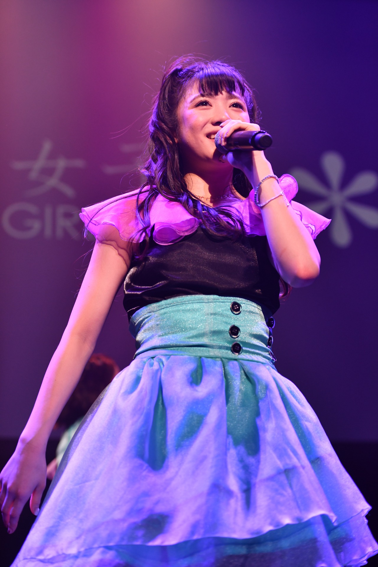 新井ひとみ