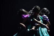 「water lily ～睡蓮～」を披露する東京女子流。