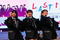 左から下間花梨、町田穂花、大場結女。（Photo by Yoshifumi Shimizu）