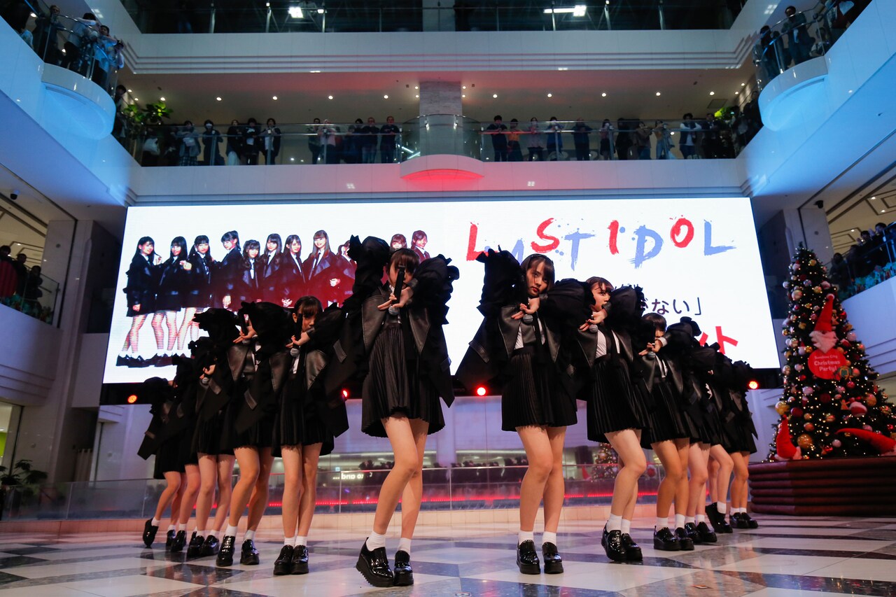 ラストアイドル「愛しか武器がない」発売記念イベントの様子。（Photo by Yoshifumi Shimizu）