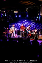 アマネトリルのライブの様子。（撮影：森健次）