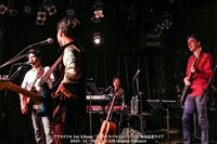 アマネトリルのライブの様子。（撮影：森健次）