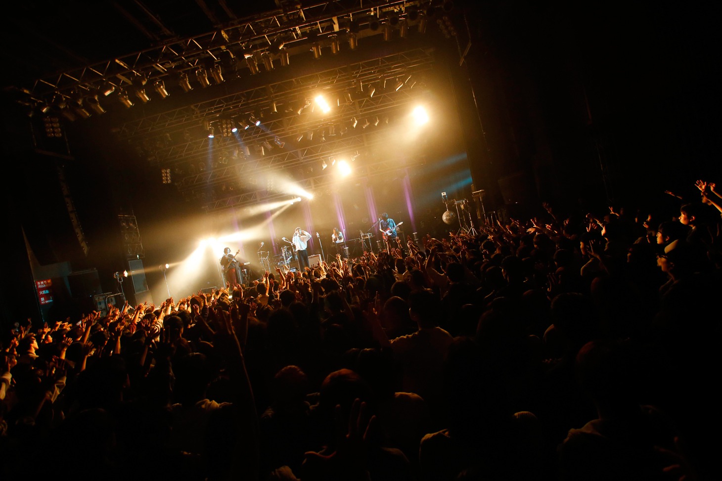 LILI LIMIT「size L」東京・TSUTAYA O-EAST公演の様子。（撮影：木村篤史）