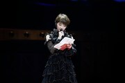 ファンへの手紙を読み上げる若月佑美。（写真提供：ソニー・ミュージックレコーズ）