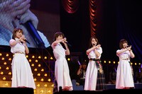 「告白の順番」を歌う“女子校カルテット”。（写真提供：ソニー・ミュージックレコーズ）